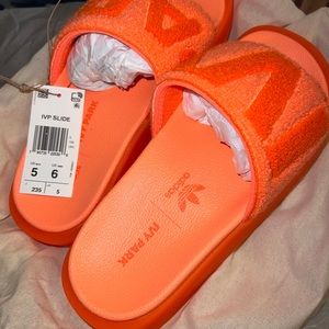 NWT Ivy Park X Adidas Orange Women’s Slides Sz. 6